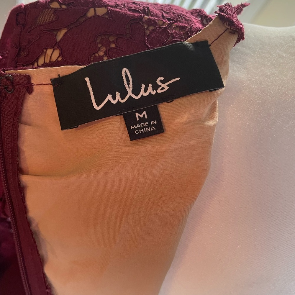 Lulu's Burgundy Lace Long Sleeve Dress. Deep V-neck. EUC. Medium. - Picture 9 of 11